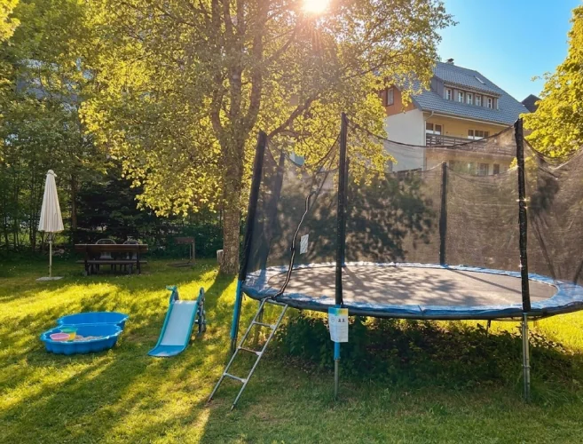 Ferienwohnung mit Garten und Trampolin